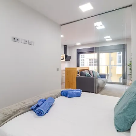 Urban Chic Mid-stay Modern Comfort *