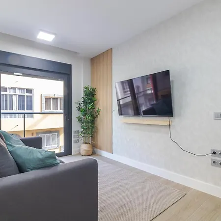 Urban Chic Mid-stay Modern Comfort Apartment *