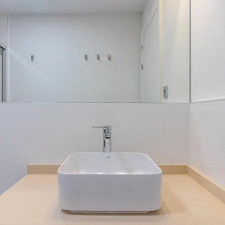 Apartment Urban Chic Mid-stay Modern Comfort